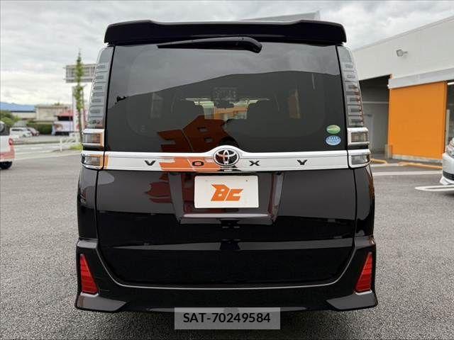Toyota VOXY 2017-08 7331059-13