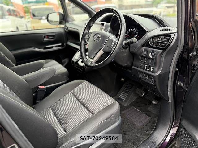 Toyota VOXY 2017-08 7331059-15