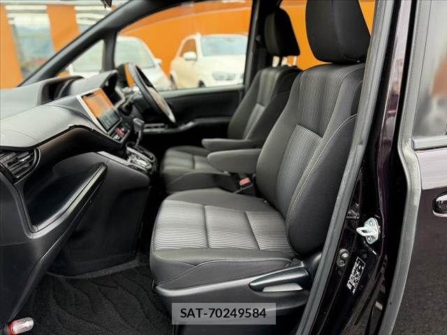Toyota VOXY 2017-08 7331059-16