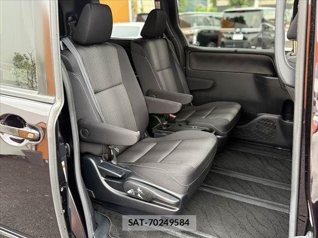 Toyota VOXY 2017-08 7331059-19