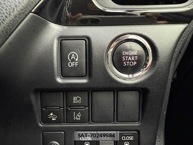 Toyota VOXY 2017-08 7331059-22