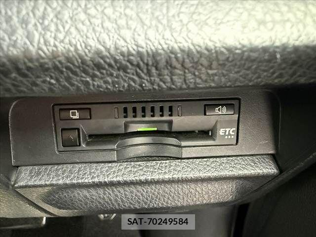 Toyota VOXY 2017-08 7331059-24