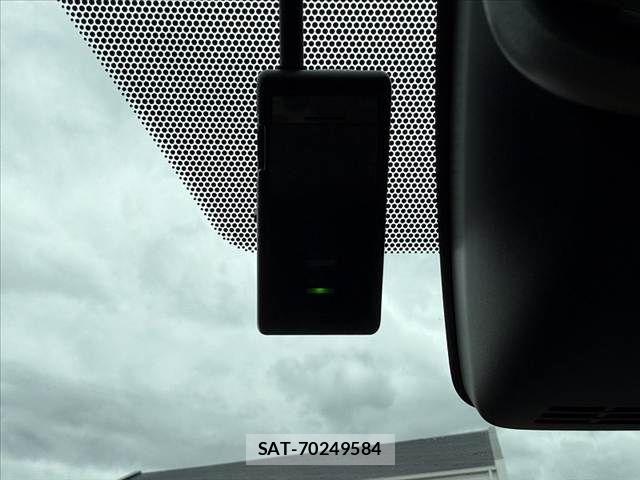 Toyota VOXY 2017-08 7331059-28