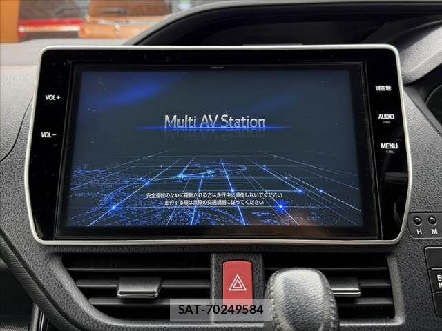 Toyota VOXY 2017-08 7331059-2