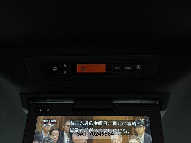 Toyota VOXY 2017-08 7331059-29
