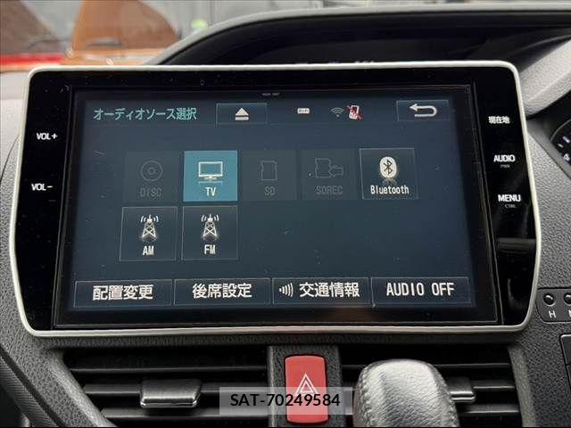 Toyota VOXY 2017-08 7331059-5