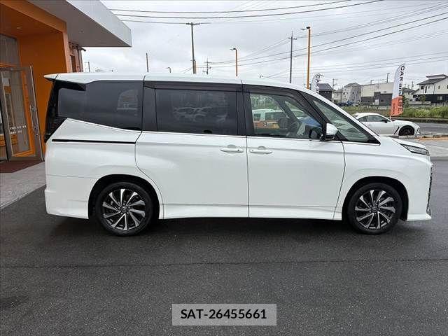 Toyota VOXY 2023-02 7331019-10