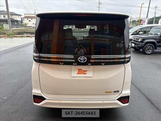 Toyota VOXY 2023-02 7331019-13