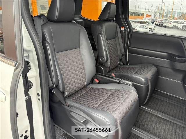 Toyota VOXY 2023-02 7331019-16