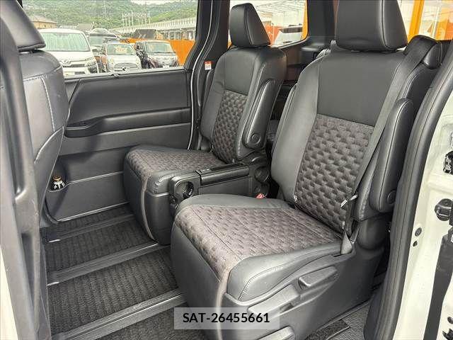Toyota VOXY 2023-02 7331019-18