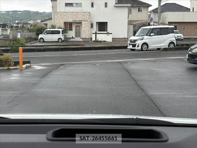 Toyota VOXY 2023-02 7331019-4