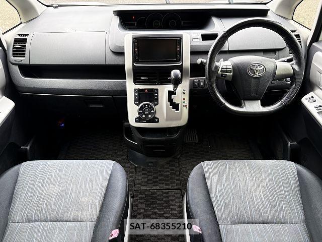 Toyota VOXY 2012-07 7331100-1