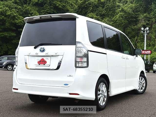 Toyota VOXY 2012-07 7331100-2