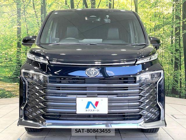 Toyota VOXY 2023-11 7331017-14