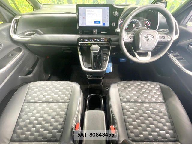 Toyota VOXY 2023-11 7331017-1