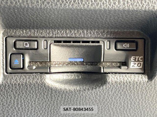 Toyota VOXY 2023-11 7331017-5