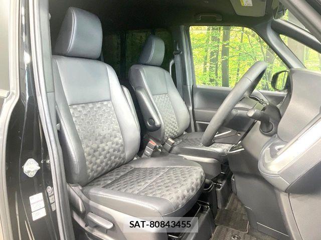 Toyota VOXY 2023-11 7331017-7