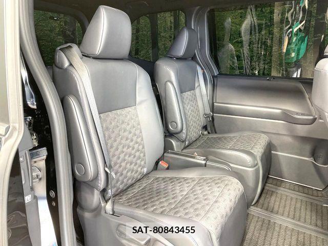 Toyota VOXY 2023-11 7331017-8
