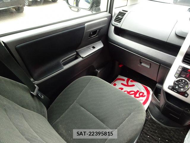 Toyota VOXY 2012-02 7331111-9