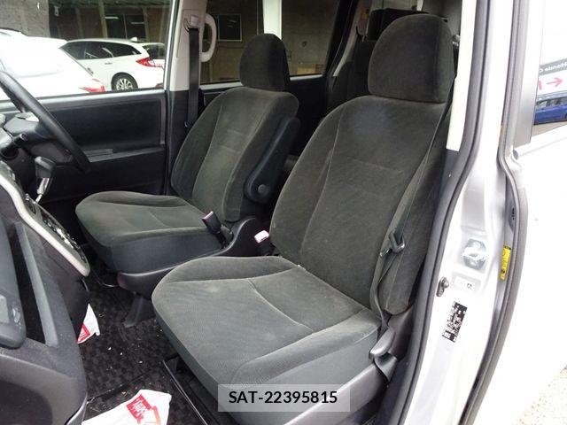 Toyota VOXY 2012-02 7331111-13