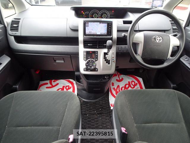 Toyota VOXY 2012-02 7331111-1