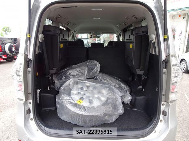 Toyota VOXY 2012-02 7331111-23