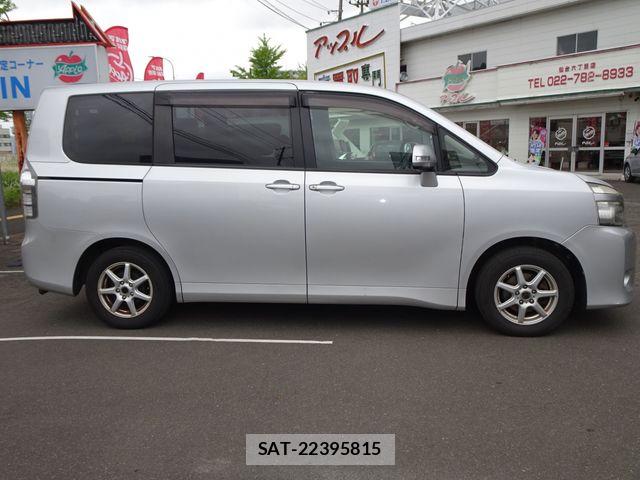 Toyota VOXY 2012-02 7331111-7