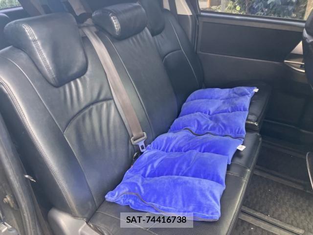 Toyota VOXY 2011-12 7331107-17