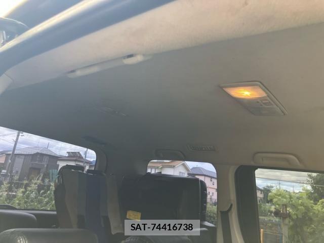 Toyota VOXY 2011-12 7331107-18