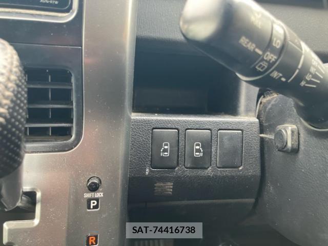 Toyota VOXY 2011-12 7331107-22