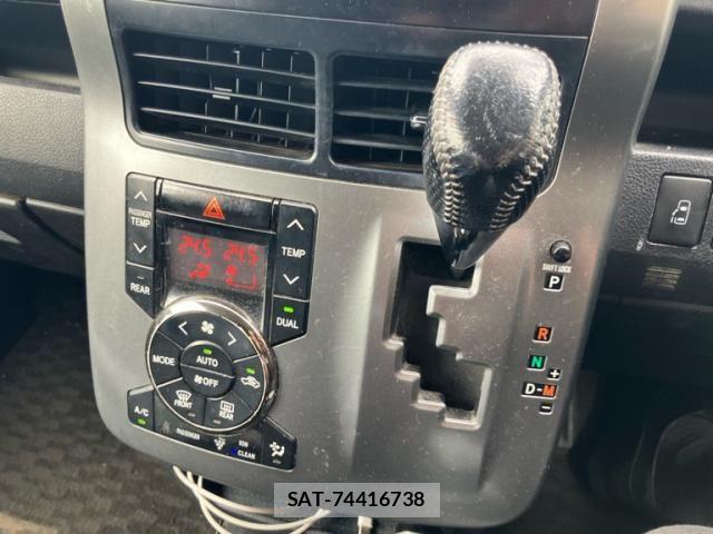 Toyota VOXY 2011-12 7331107-23