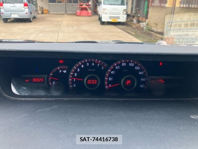 Toyota VOXY 2011-12 7331107-28