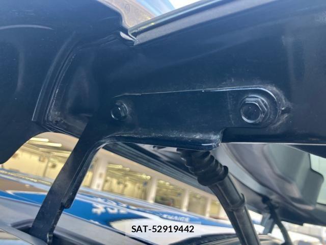 Toyota VOXY 2017-11 7331058-9