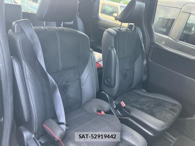 Toyota VOXY 2017-11 7331058-13