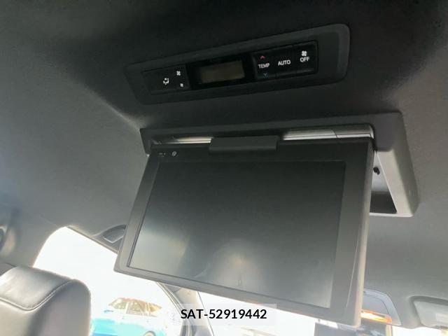 Toyota VOXY 2017-11 7331058-15