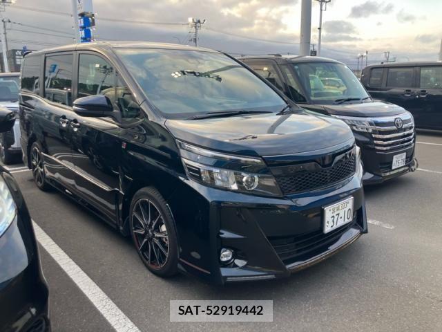 Toyota VOXY 2017-11 7331058-1