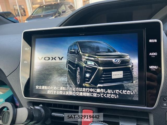 Toyota VOXY 2017-11 7331058-22