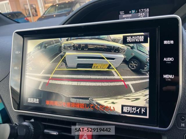 Toyota VOXY 2017-11 7331058-23