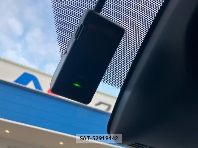 Toyota VOXY 2017-11 7331058-27