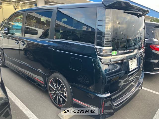 Toyota VOXY 2017-11 7331058-6