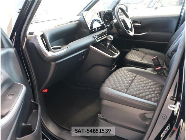 Toyota VOXY 2024-06 7331031-19