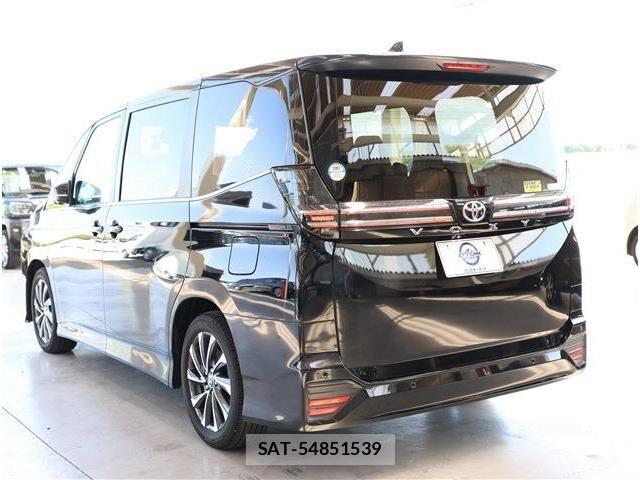 Toyota VOXY 2024-06 7331031-28