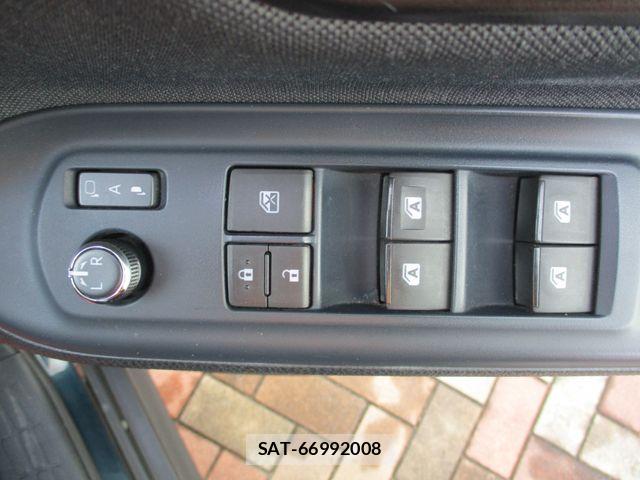 Toyota VOXY 2015-12 7331088-26