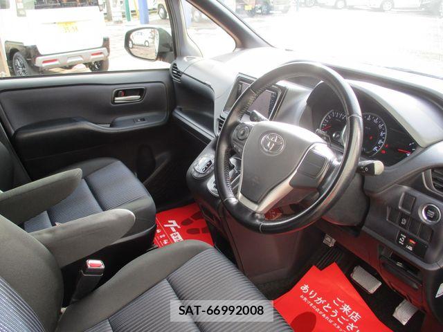 Toyota VOXY 2015-12 7331088-28