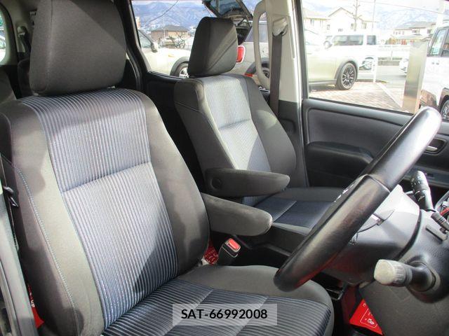 Toyota VOXY 2015-12 7331088-29