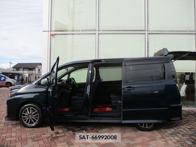 Toyota VOXY 2015-12 7331088-5