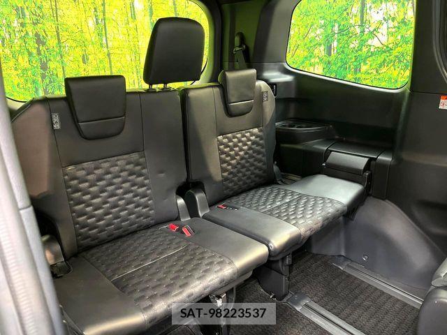 Toyota VOXY 2023-08 7331020-9
