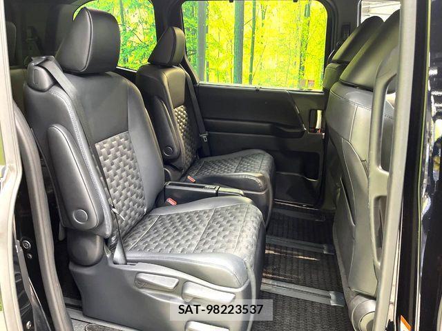 Toyota VOXY 2023-08 7331020-8