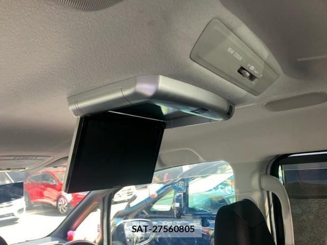 Toyota VOXY 2015-11 7331063-11
