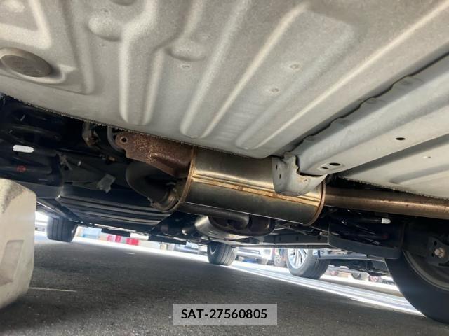 Toyota VOXY 2015-11 7331063-13